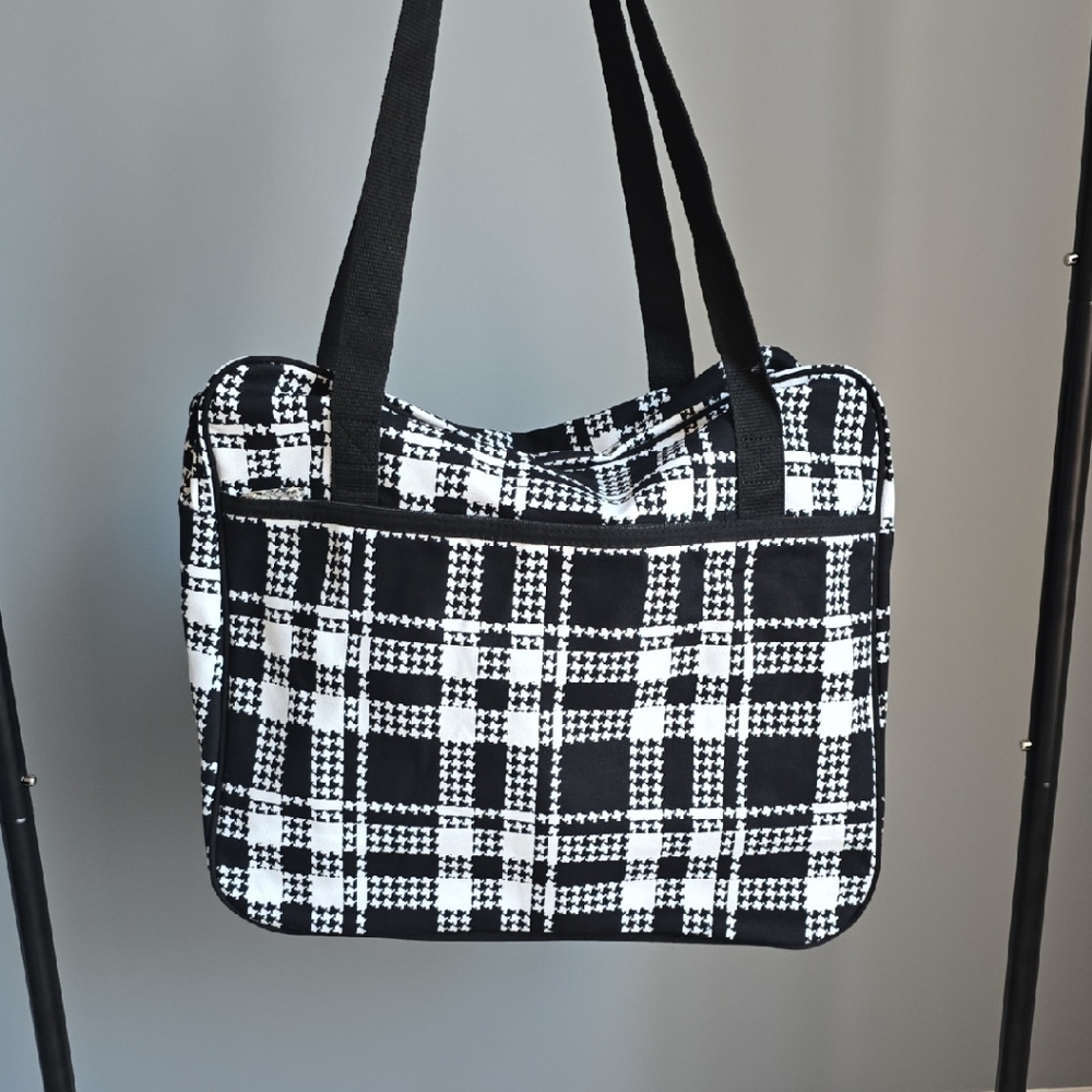 NWT Thirty-one Away For The Weekender Black and White Houndstooth Plaid Bag